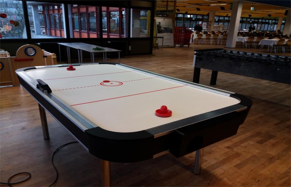 Airhockey ein schnelles, rasantes Punktespiel mieten in Hamburg