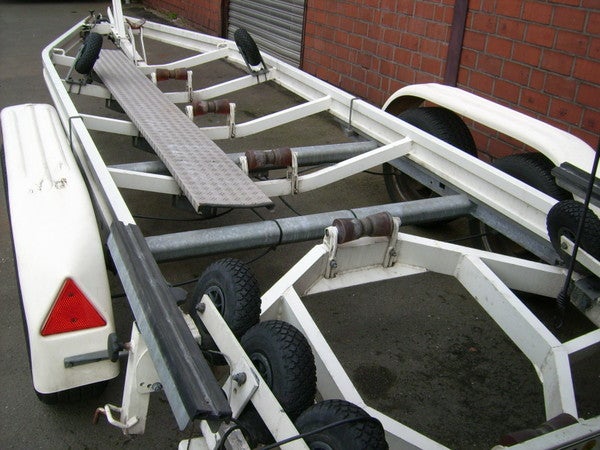 Bootsanhänger für Motorboot und Segelboot bis 3.000 Kg Nutzlast – 3