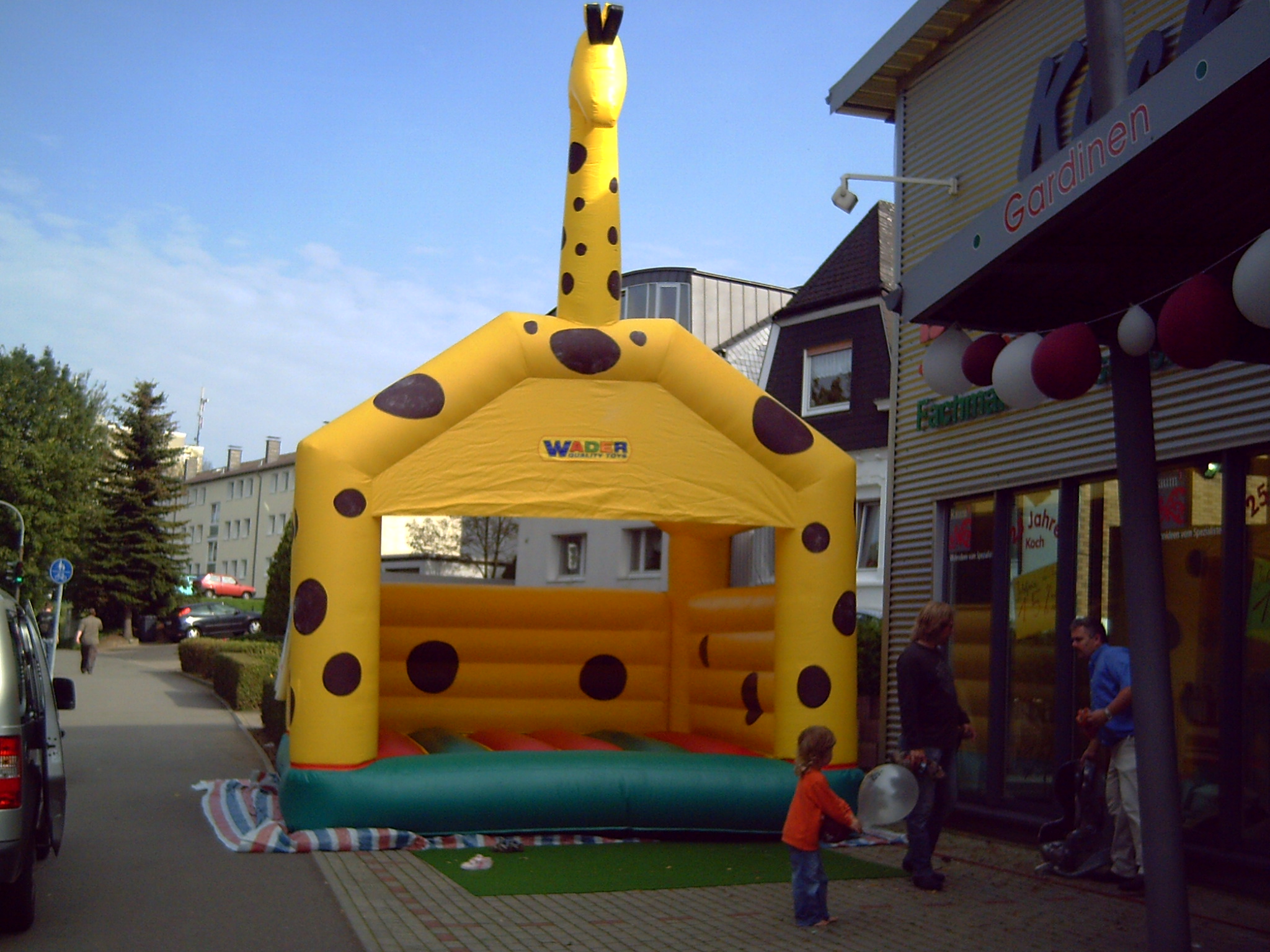 Loly-Langhals, die Hüpfgiraffe mieten bei Springburg.net / Hüpfburg.nrw