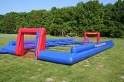 Menschenkicker 15x8m, mit Stangen mieten bei der Spülkiste