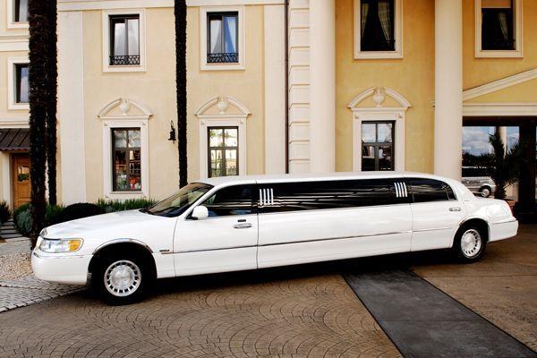Weiße Limousine mieten in Freiburg im Breisgau