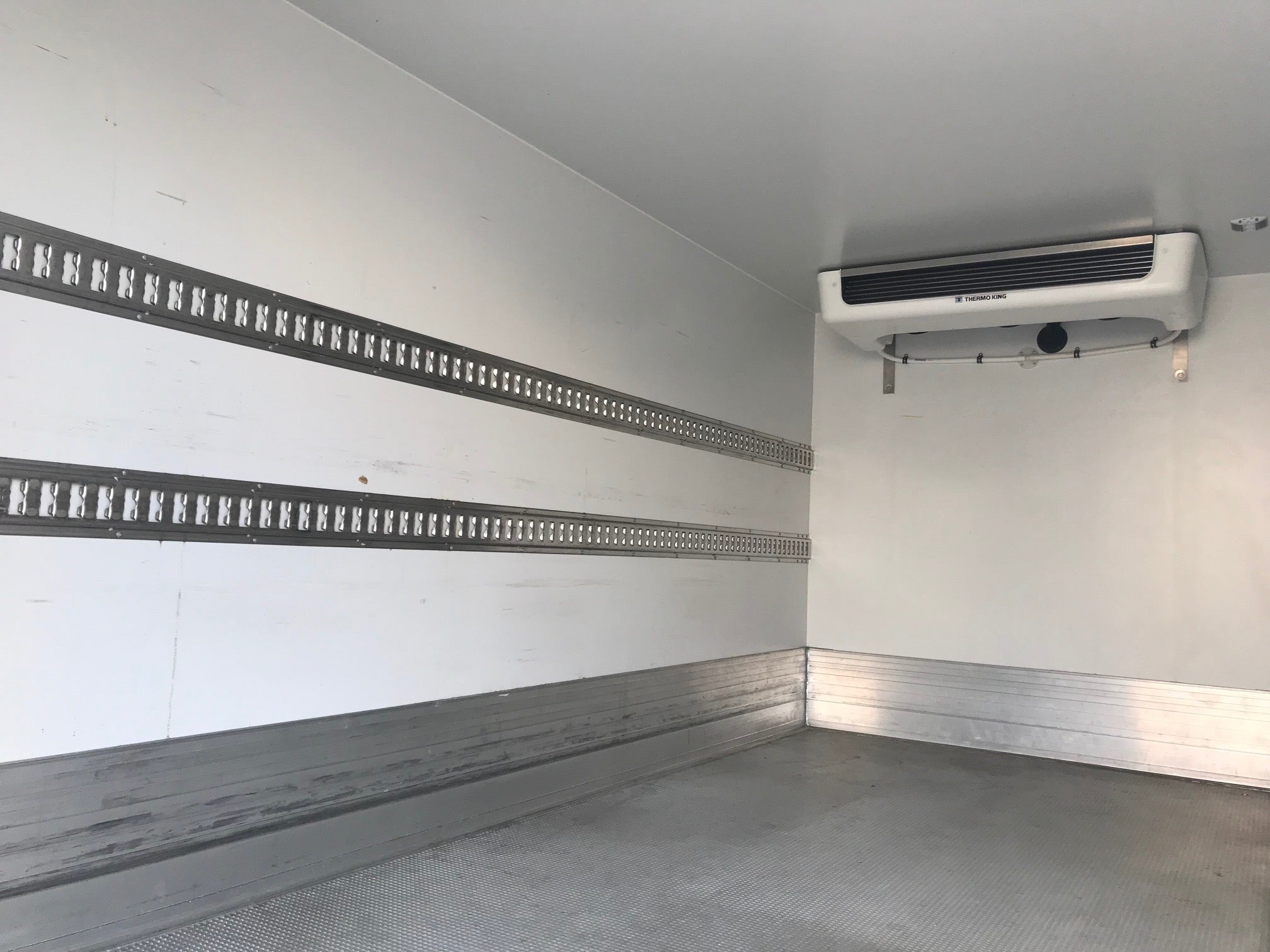Kühltransporter mit Ladebordwand mieten im Großraum Stuttgart! Für Frischdienst- oder Tiefkühlware – 4