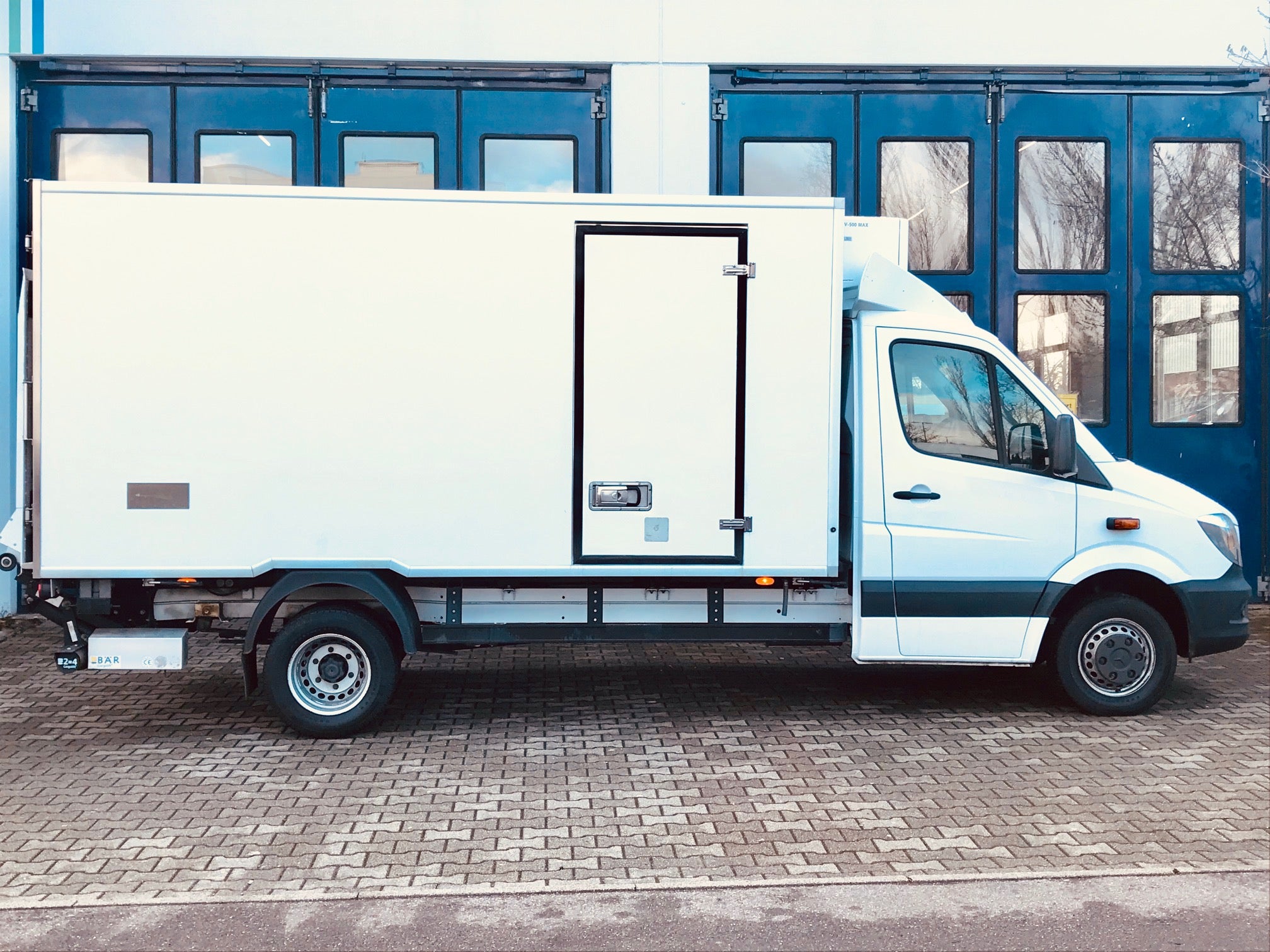 Kühltransporter mit Ladebordwand mieten im Großraum Stuttgart! Für Frischdienst- oder Tiefkühlware – 2