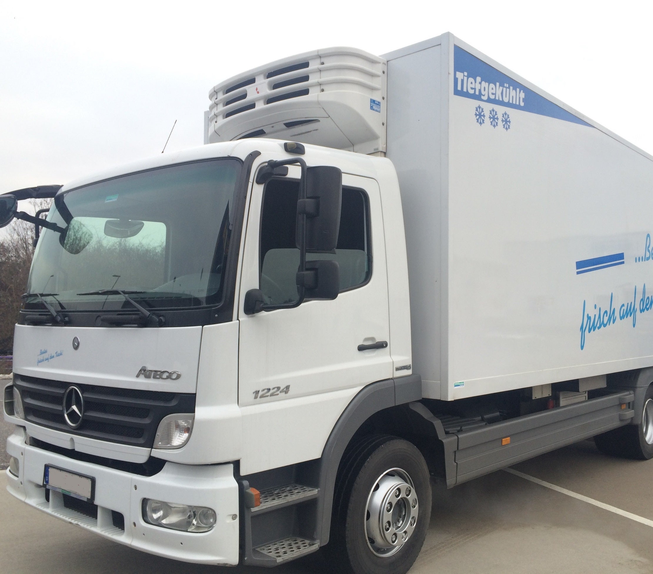 Mercedes Benz Atego 1224, Kühlkoffer mit 2 Kammern, Tiefkühler, Kühlfahrzeug, mit Ladebordwand 1500 kg Nutzlast zur Langzeitmiete, 71634 Ludwigsburg, 12 Tonner Kühllaster, Tiefkühl-LKW, Lebensmitteltr
