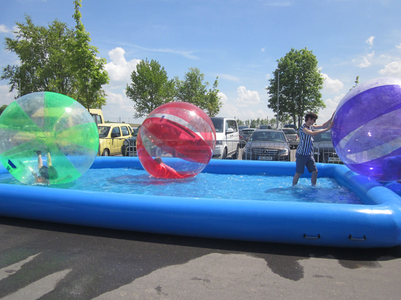 Water Walk mit 4 Bällen mieten bei Xtreme Events