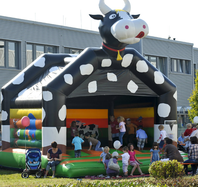 Hüpfburg Kuh mieten bei Xtreme Events