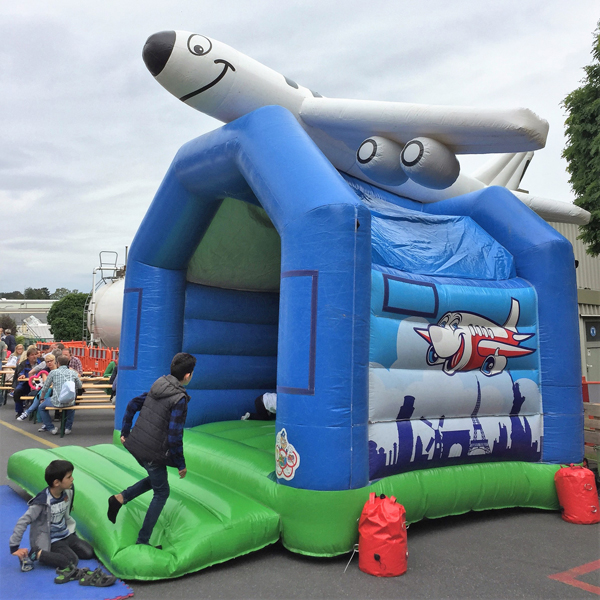 Hüpfburg Flugzeug mieten bei Xtreme Events