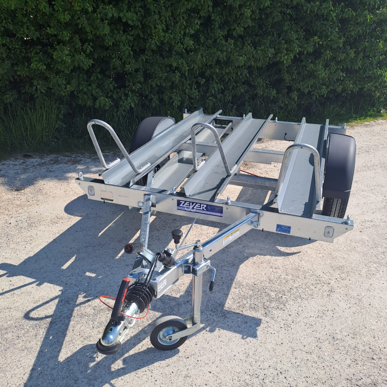 Humbaur HM 102113 Motorradanhänger für 3 Motorräder mieten – 1.000 kg, ab 30 €/Tag