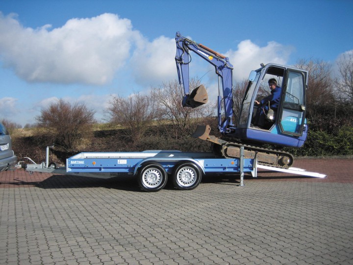 Barthau MZ 2702 Maschinentransporter mieten – 2.700 kg, ab 60 €/Tag