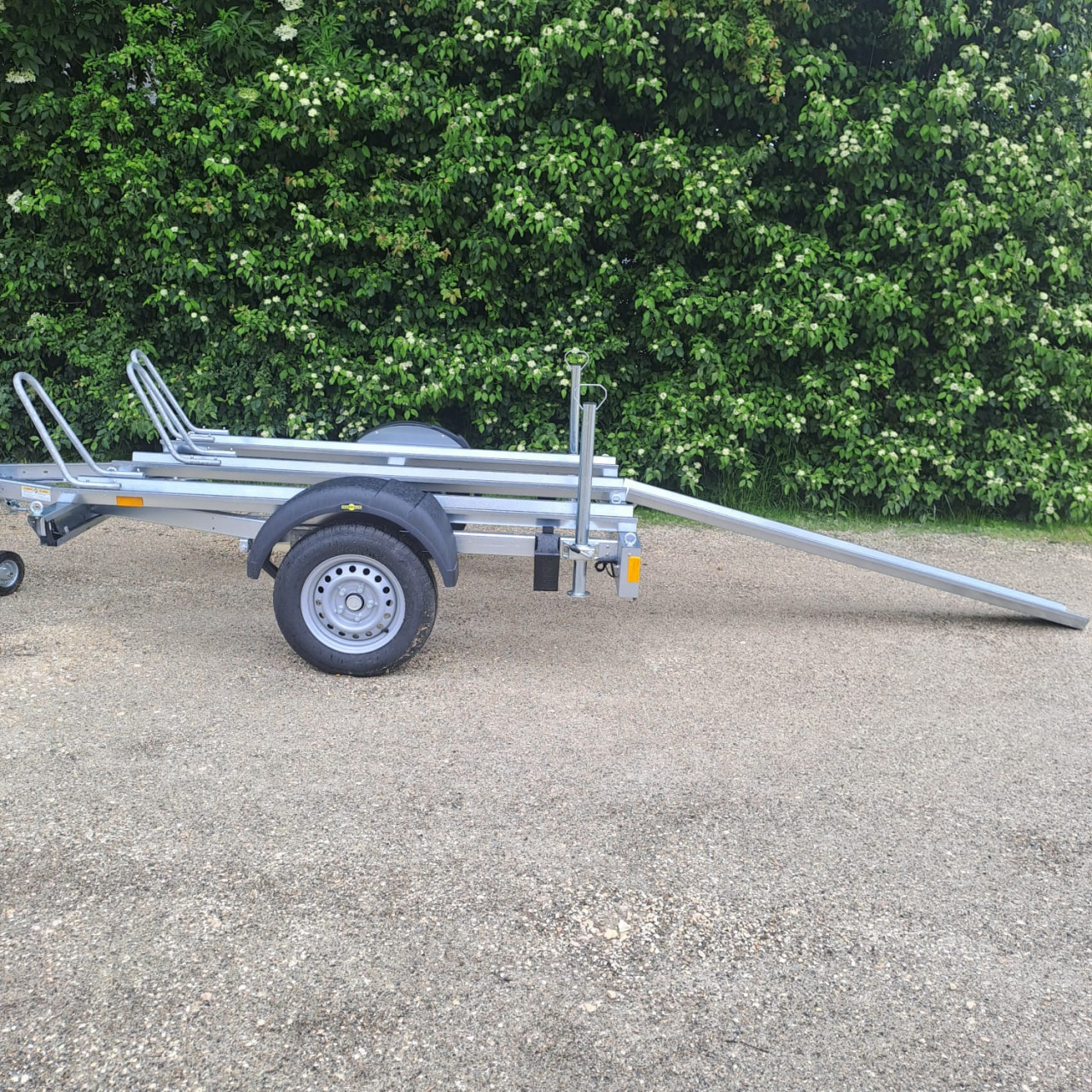 Humbaur HM 102113 Motorradanhänger für 3 Motorräder mieten – 1.000 kg, ab 30 €/Tag – 3