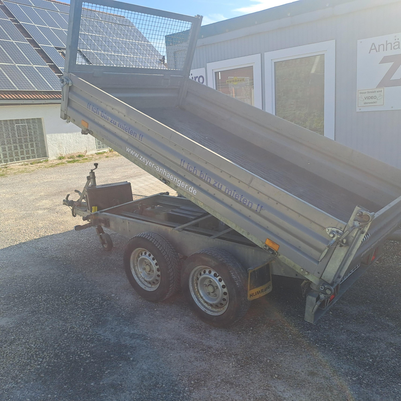 Humbaur HTK Garant 2600-3S Dreiseitenkipper mieten – 2.600 kg, ab 65 €/Tag – 2