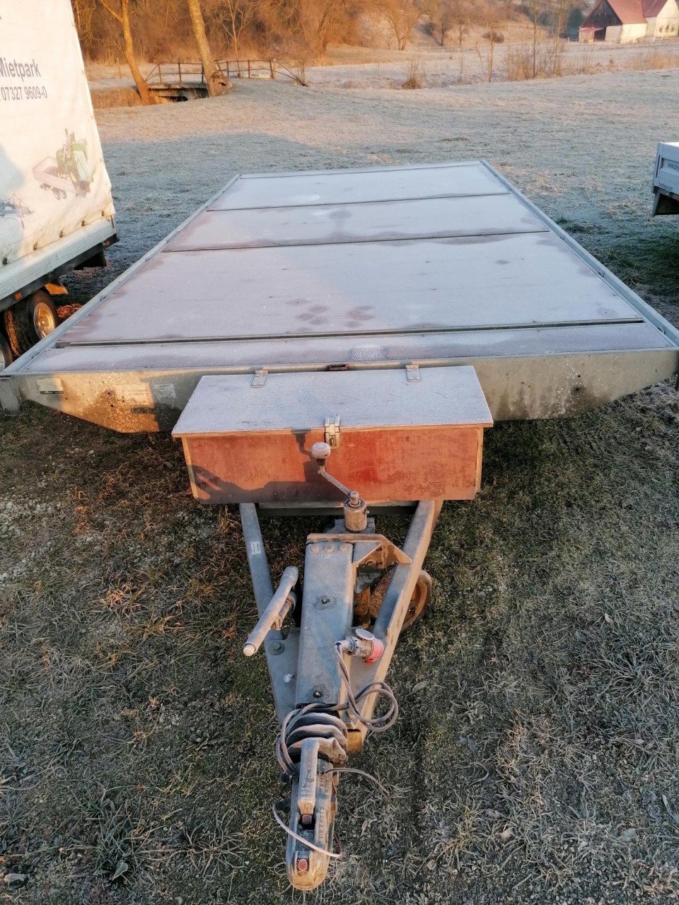 Humbaur Plattformanhänger Fahrzeug-/Maschinentransporter mieten – 3.500 kg, ab 80 €/Tag – 3