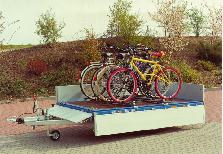 Barthau ET 1501 Fahrradanhänger mit Plane für 9 Räder mieten – 1.500 kg, ab 55 €/Tag – 2