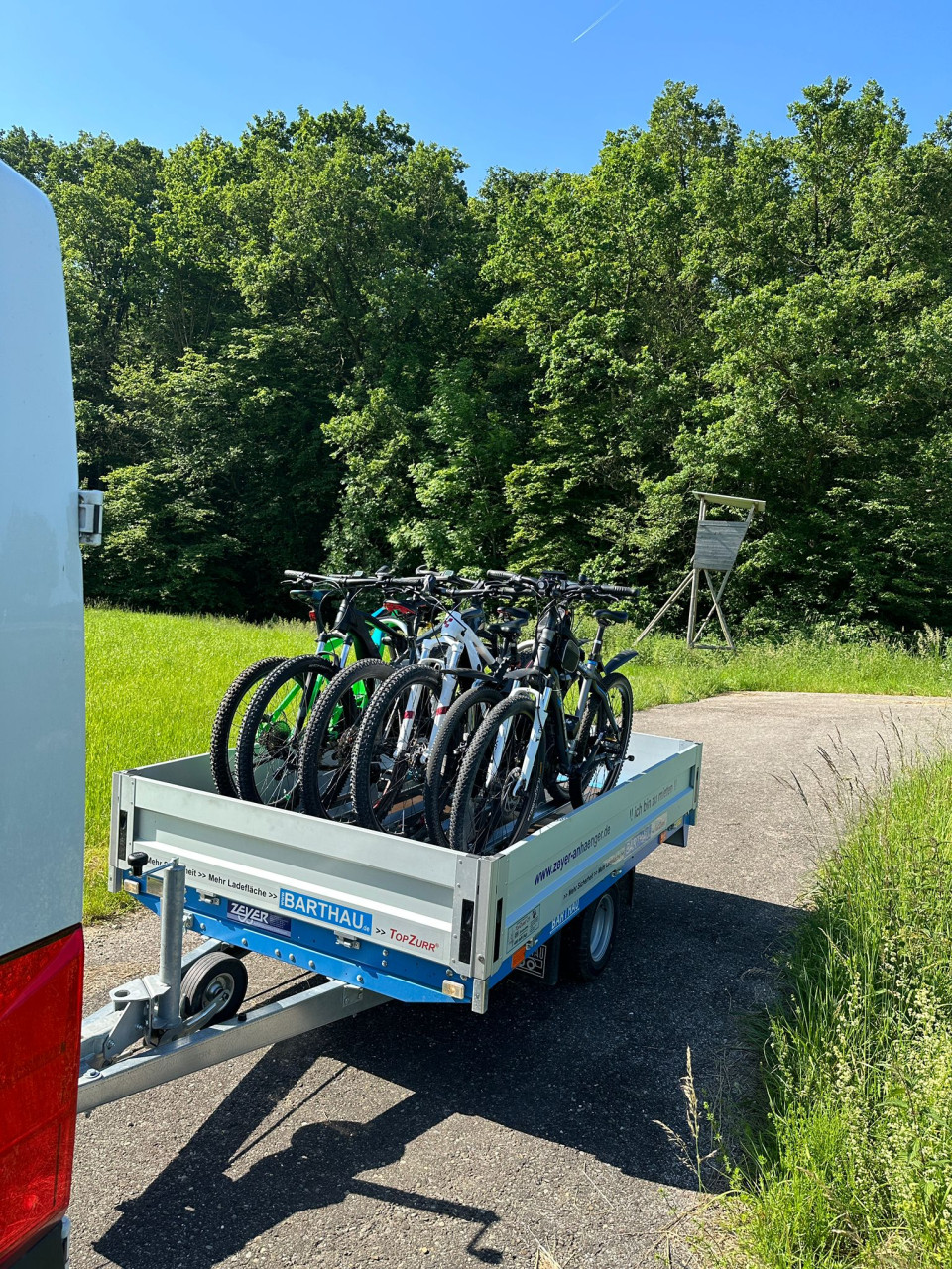 Barthau ET 1351 Fahrradanhänger für 6 E-Bikes mieten – 1.350 kg, ab 40 €/Tag
