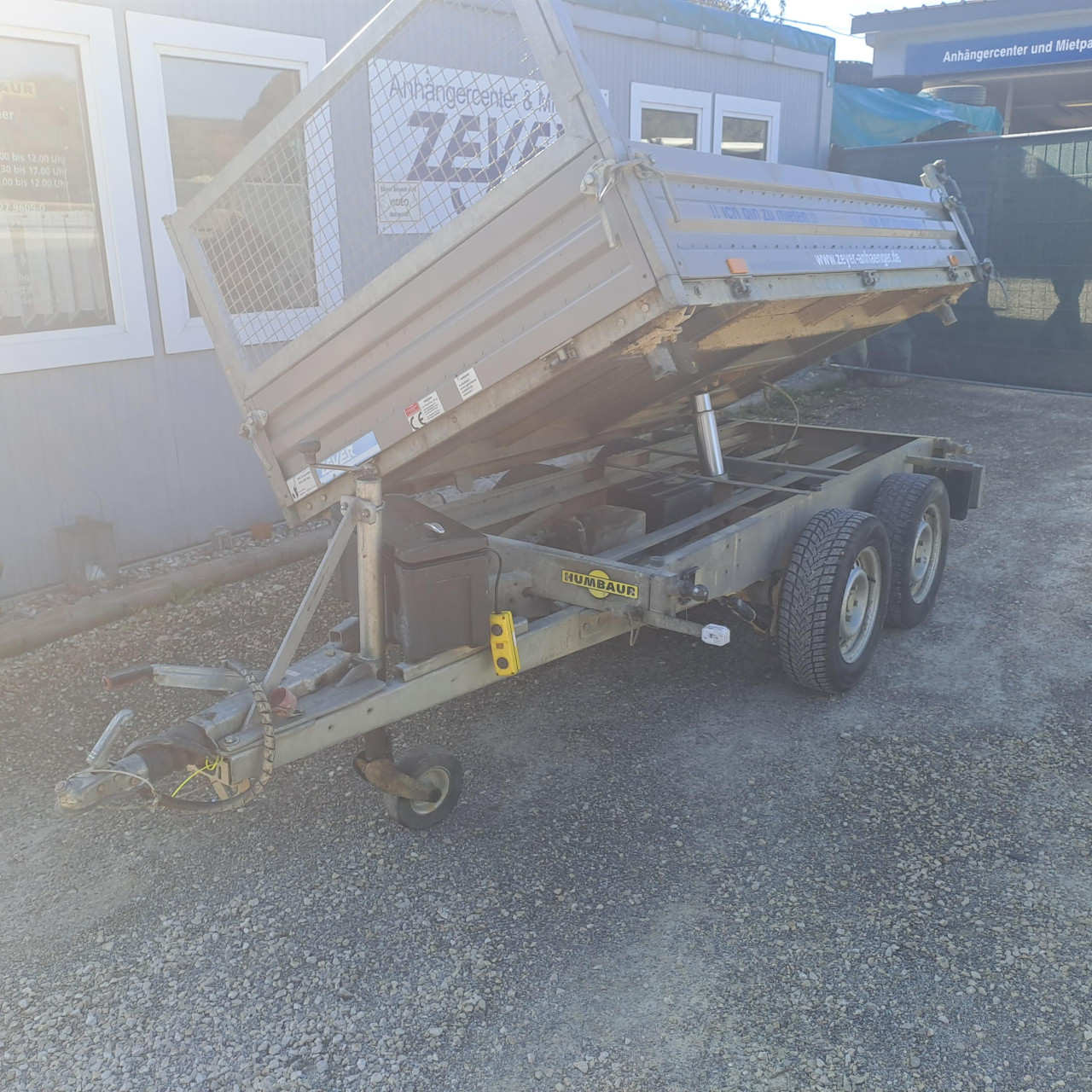 Humbaur HTK Garant 2600-3S Dreiseitenkipper mieten – 2.600 kg, ab 65 €/Tag – 3