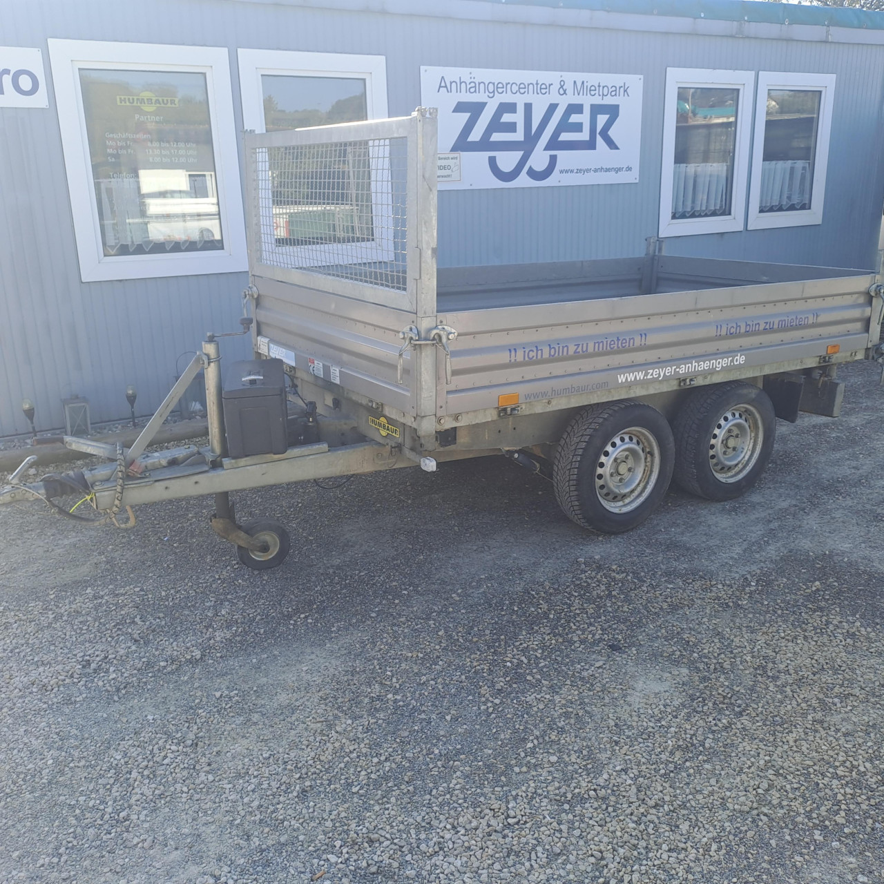 Humbaur HTK Garant 2600-3S Dreiseitenkipper mieten – 2.600 kg, ab 65 €/Tag