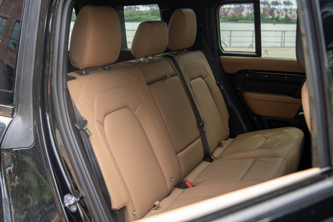 Land Rover Defender – 3