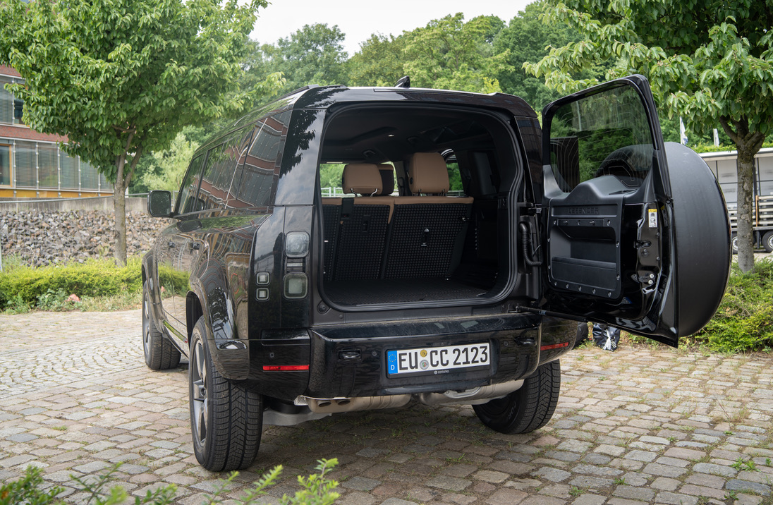 Land Rover Defender – 4