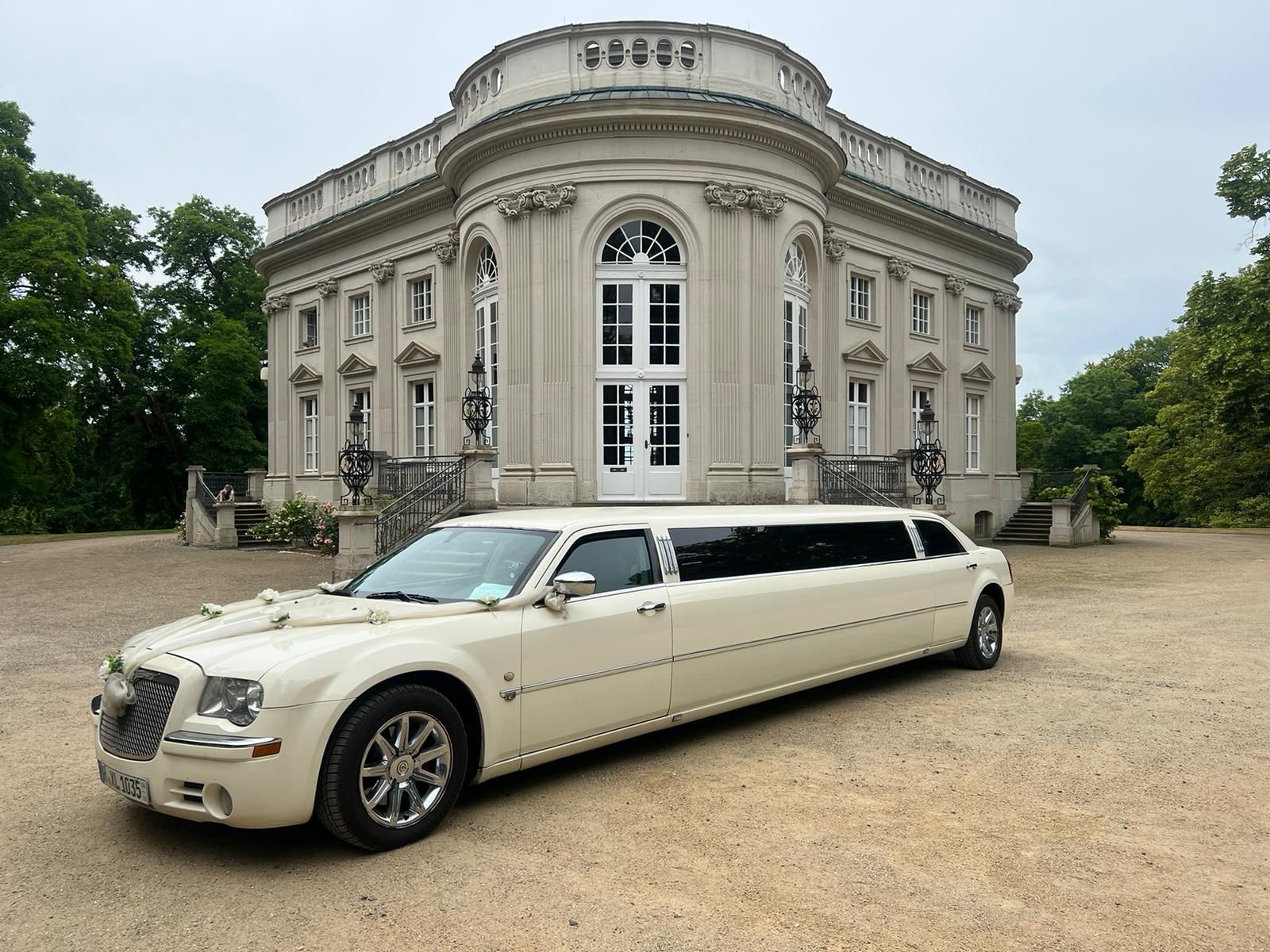 Chrysler 300c Limousine – Thumbnail 7