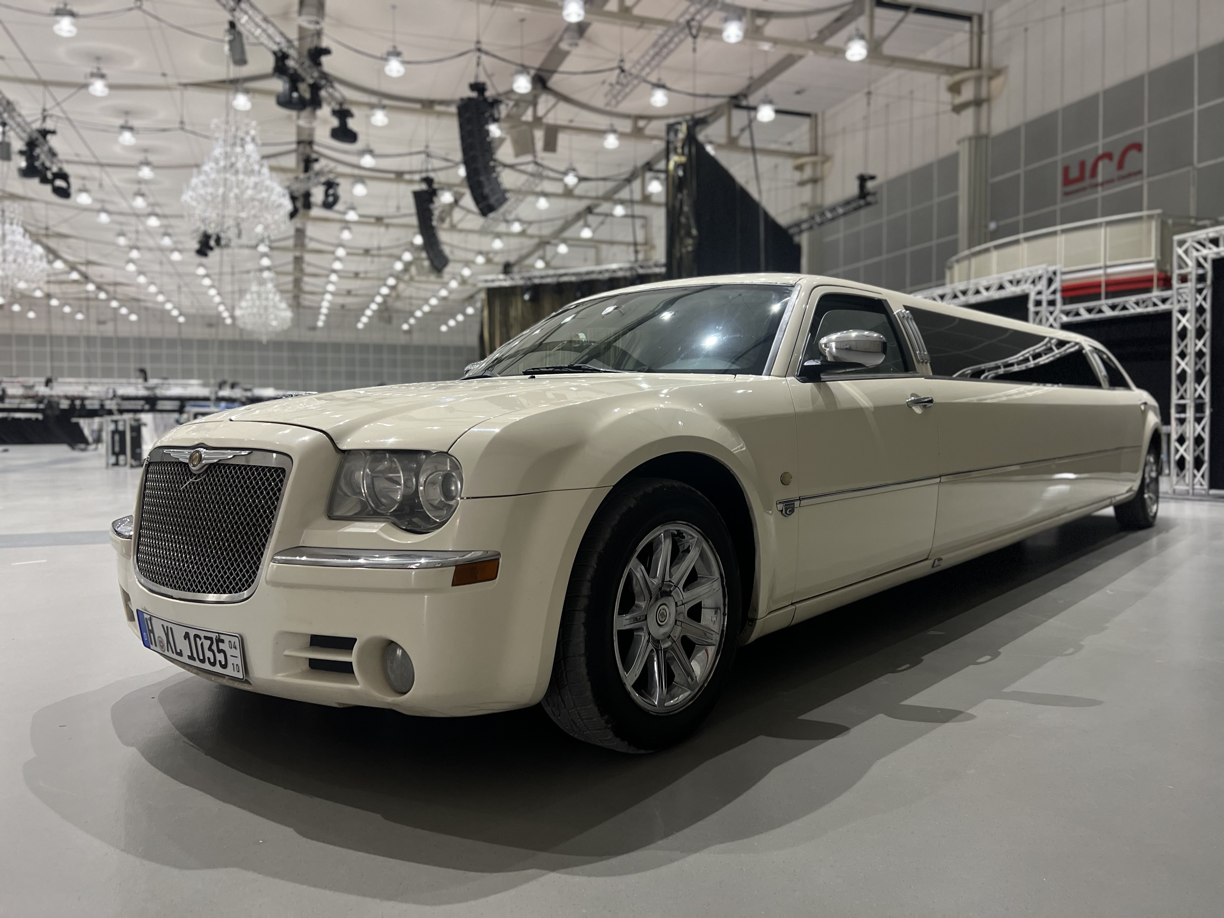 Chrysler 300c Limousine – Thumbnail 8