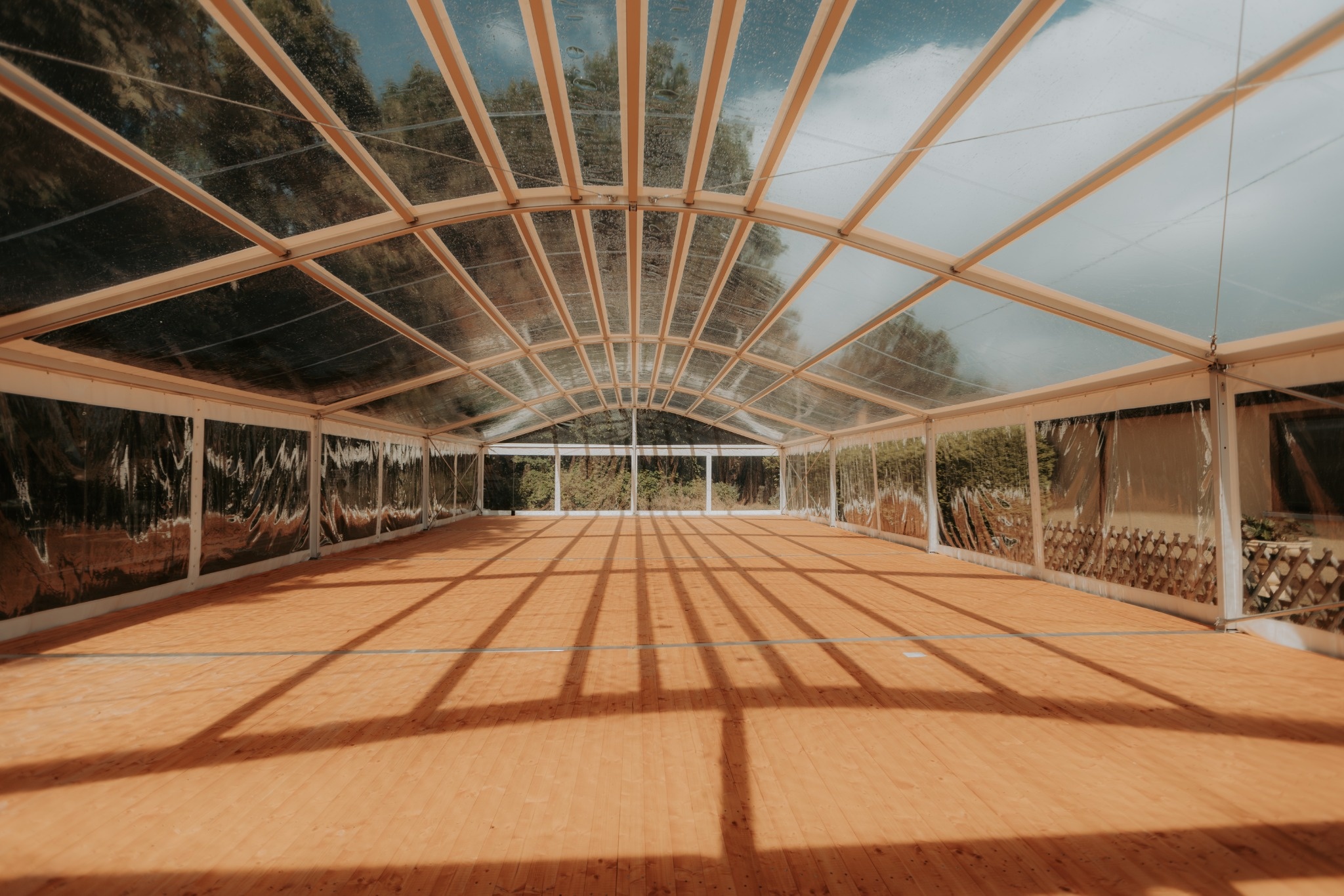 Exklusives Bodega Festzelt 10 × 20m | Transparent – 2