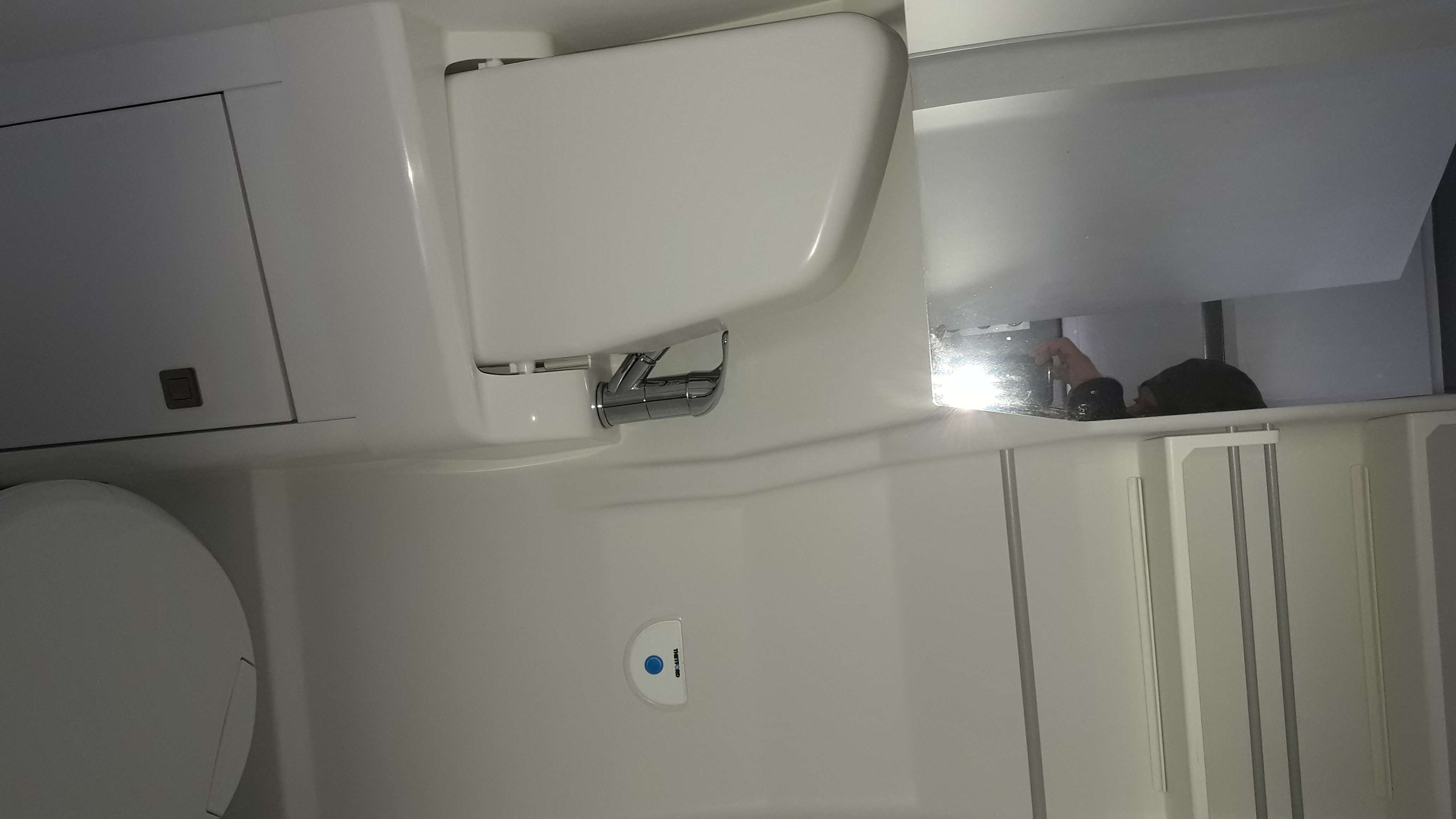 VW Grand California 600 mieten – Wohnmobil mit AHK für bis zu 4 Personen – Thumbnail 6