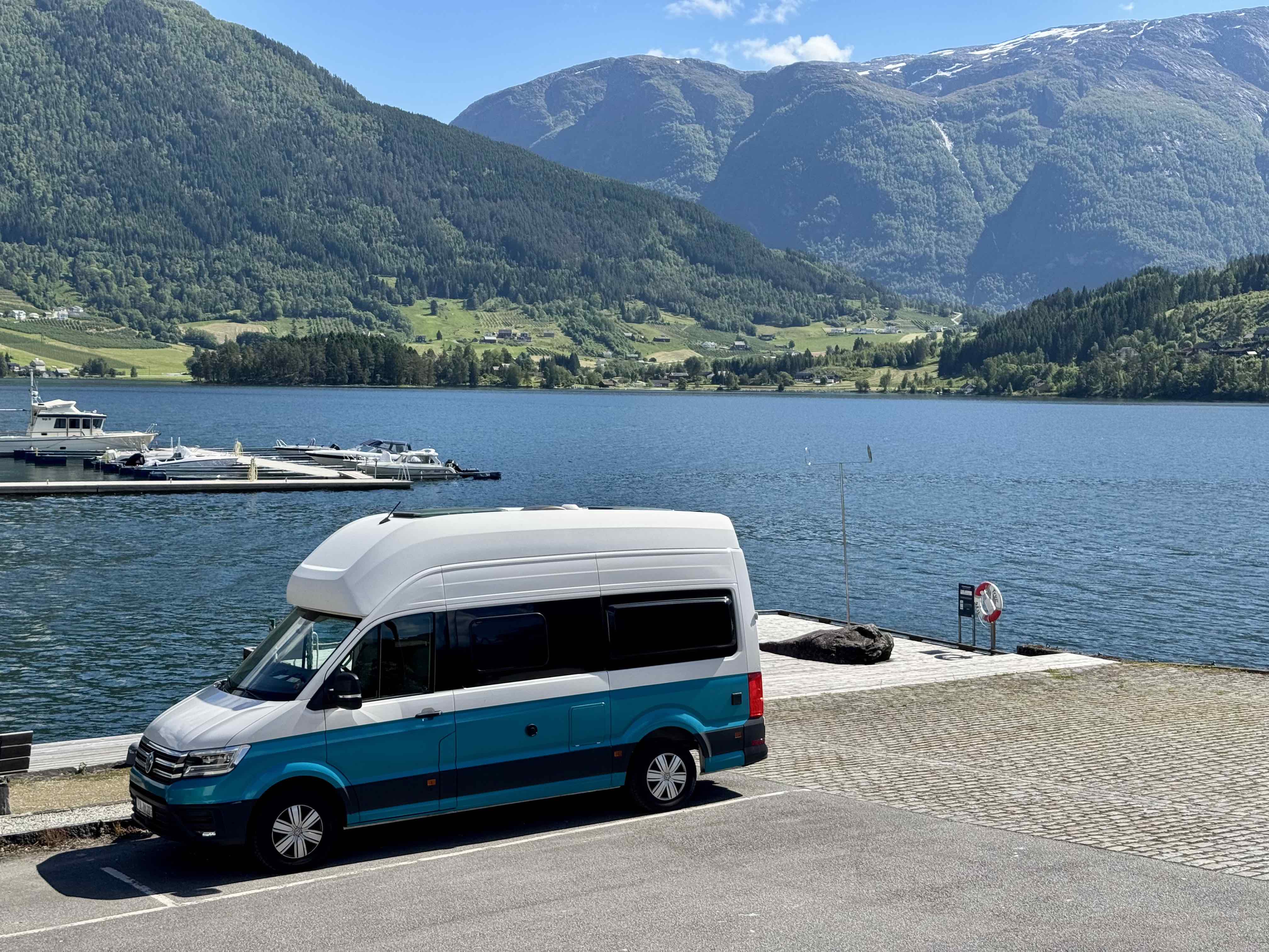 VW Grand California 600 mieten – Wohnmobil mit AHK für bis zu 4 Personen – Thumbnail 10