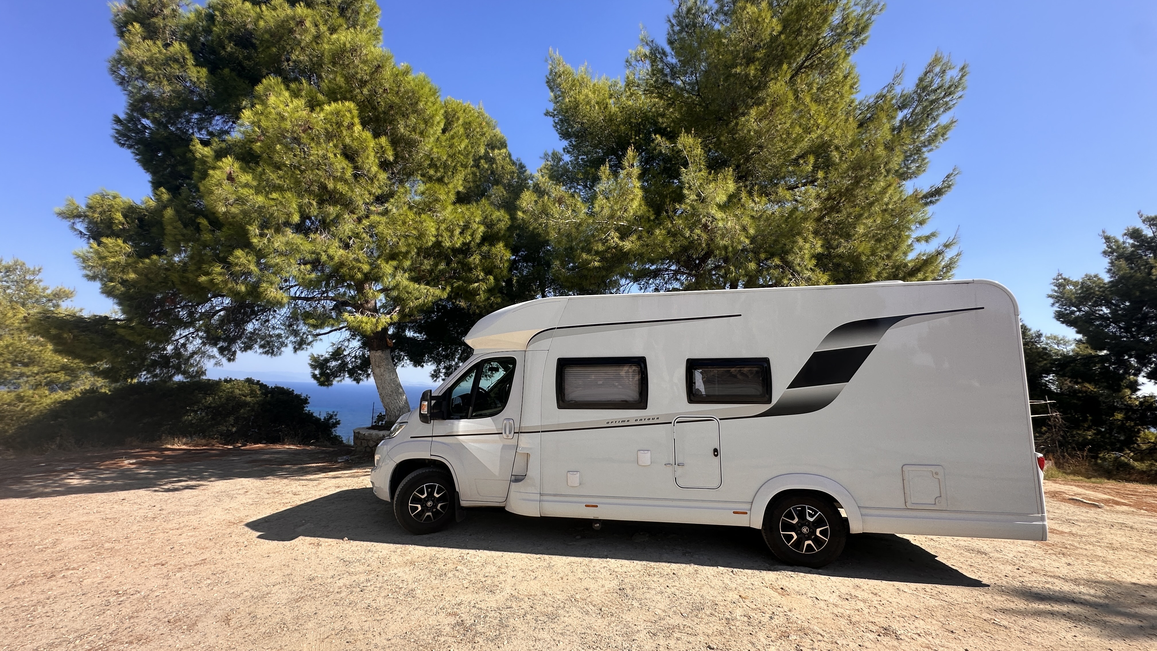 Hobby Optima T65 HFL mieten – Wohnmobil für 4 Personen inkl. Solar, TV & Naviciver – 2