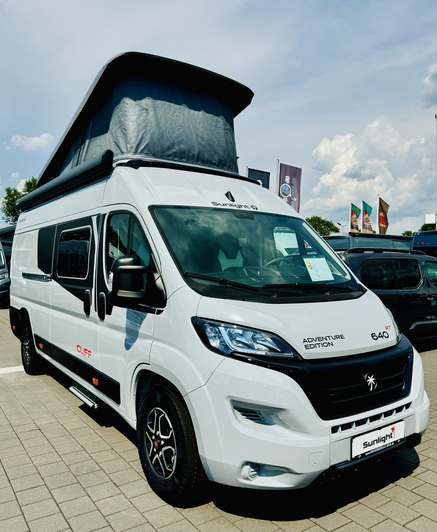 Sunlight Cliff 640RT mieten – Kastenwagen mit Längsbetten, Automatik & Aufstelldach – 2