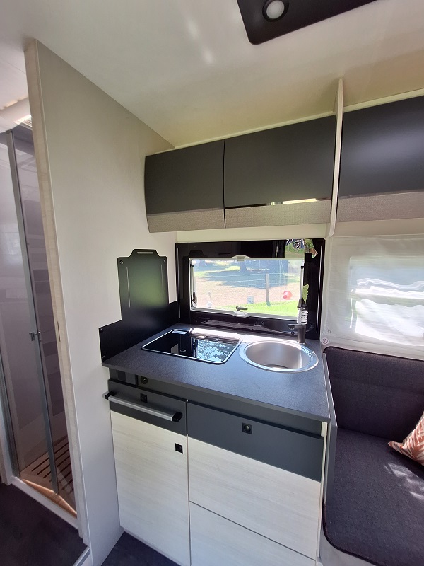 Challenger 337GA mieten – Teilintegriertes Wohnmobil mit SAT-TV, Automatik & Solar – Thumbnail 6