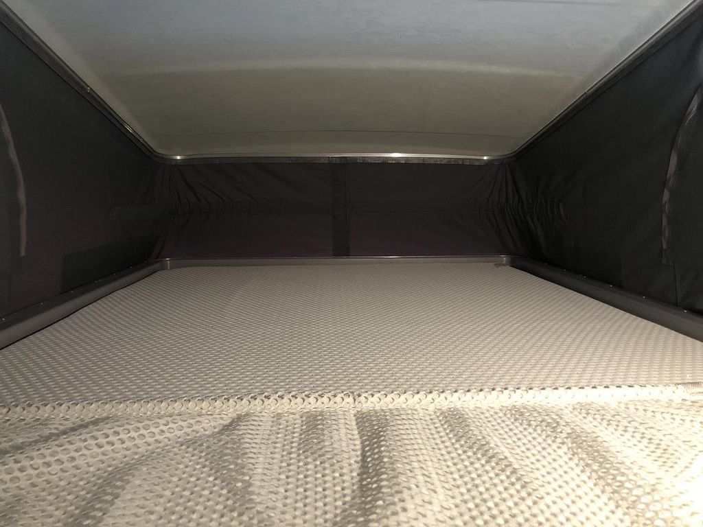 Bürstner Campeo Black Forest mieten – kompakter Camper 5,40 m mit Solar & Aufstelldach – Thumbnail 6