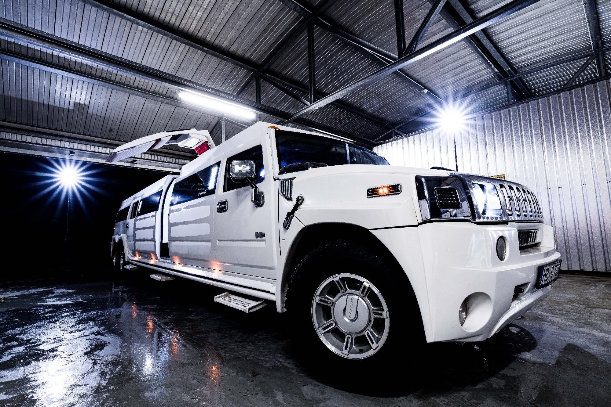 Hummer H2 Stretchlimousine MegaHummer 6x6 – 5