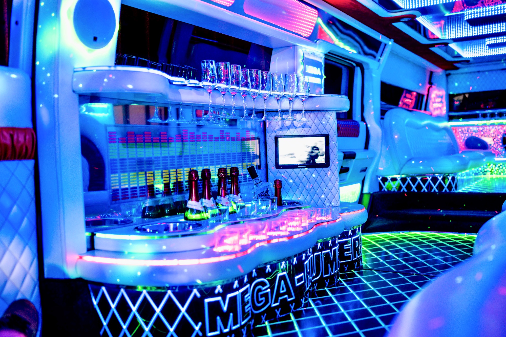 Hummer H2 Stretchlimousine MegaHummer 6x6 – Thumbnail 8