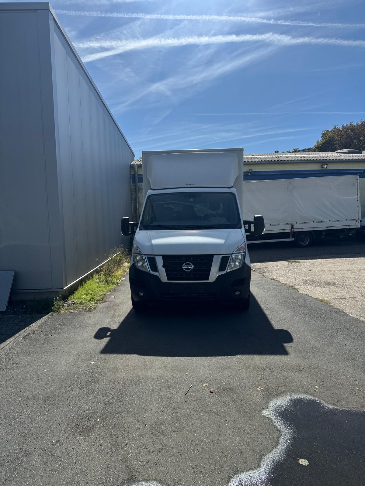 Umzugstransporter mit Hebebühne mieten in Frankfurt | Nissan NV400 Koffer, 4,30 m Ladefläche | ab 129 € pro Tag – 3