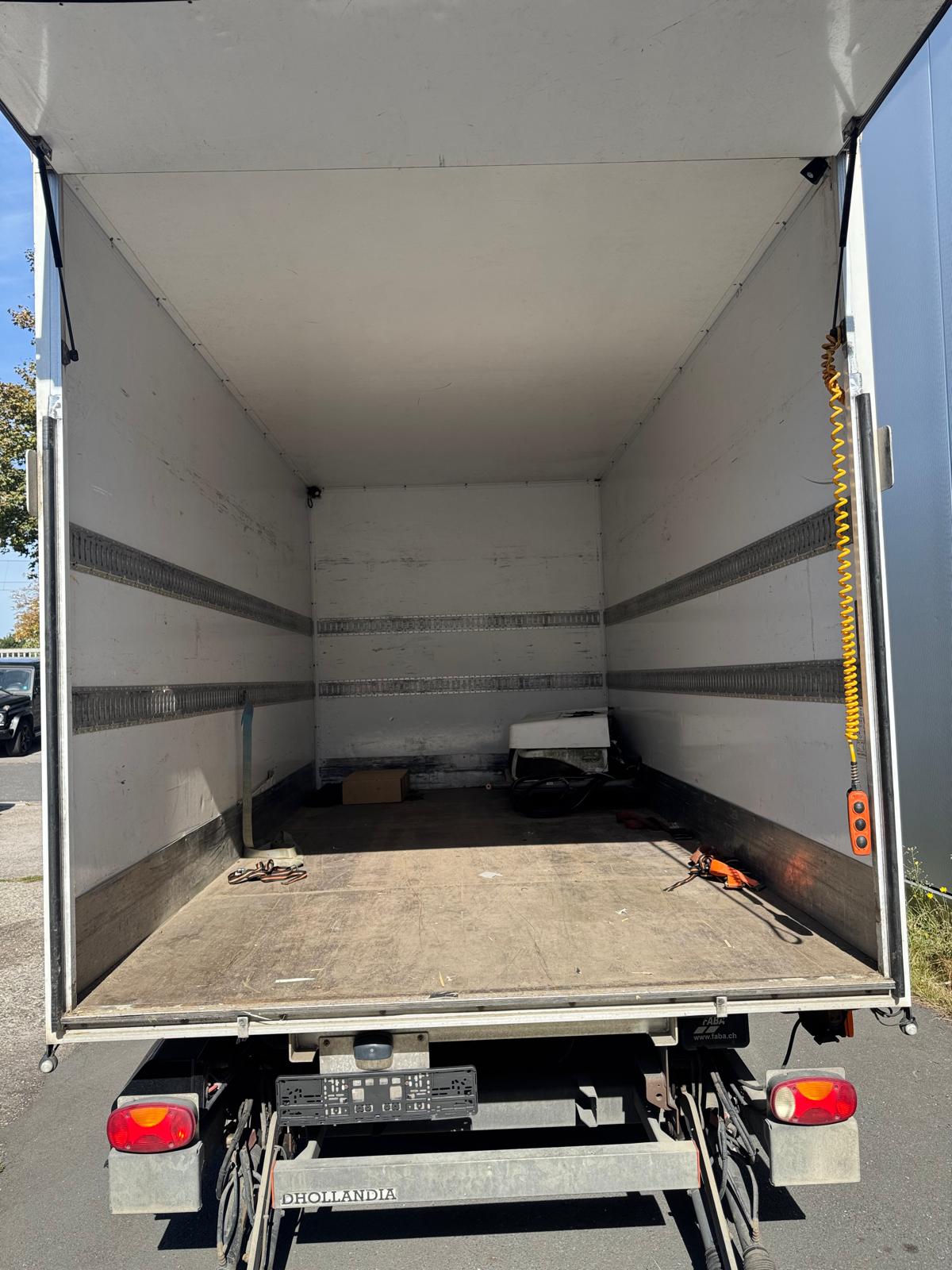Umzugstransporter mit Hebebühne mieten in Frankfurt | Nissan NV400 Koffer, 4,30 m Ladefläche | ab 129 € pro Tag – 5