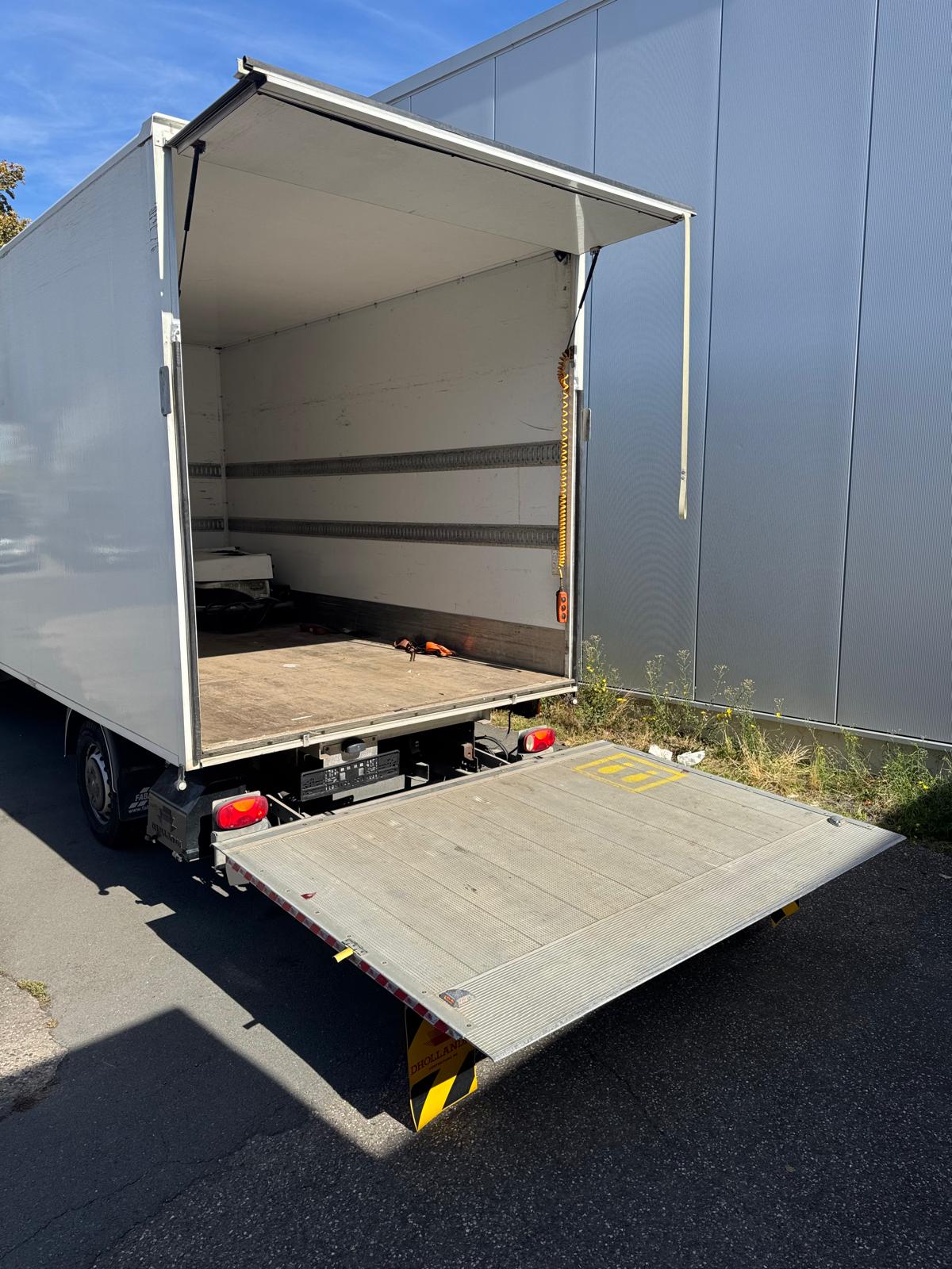 Umzugstransporter mit Hebebühne mieten in Frankfurt | Nissan NV400 Koffer, 4,30 m Ladefläche | ab 129 € pro Tag – Thumbnail 6