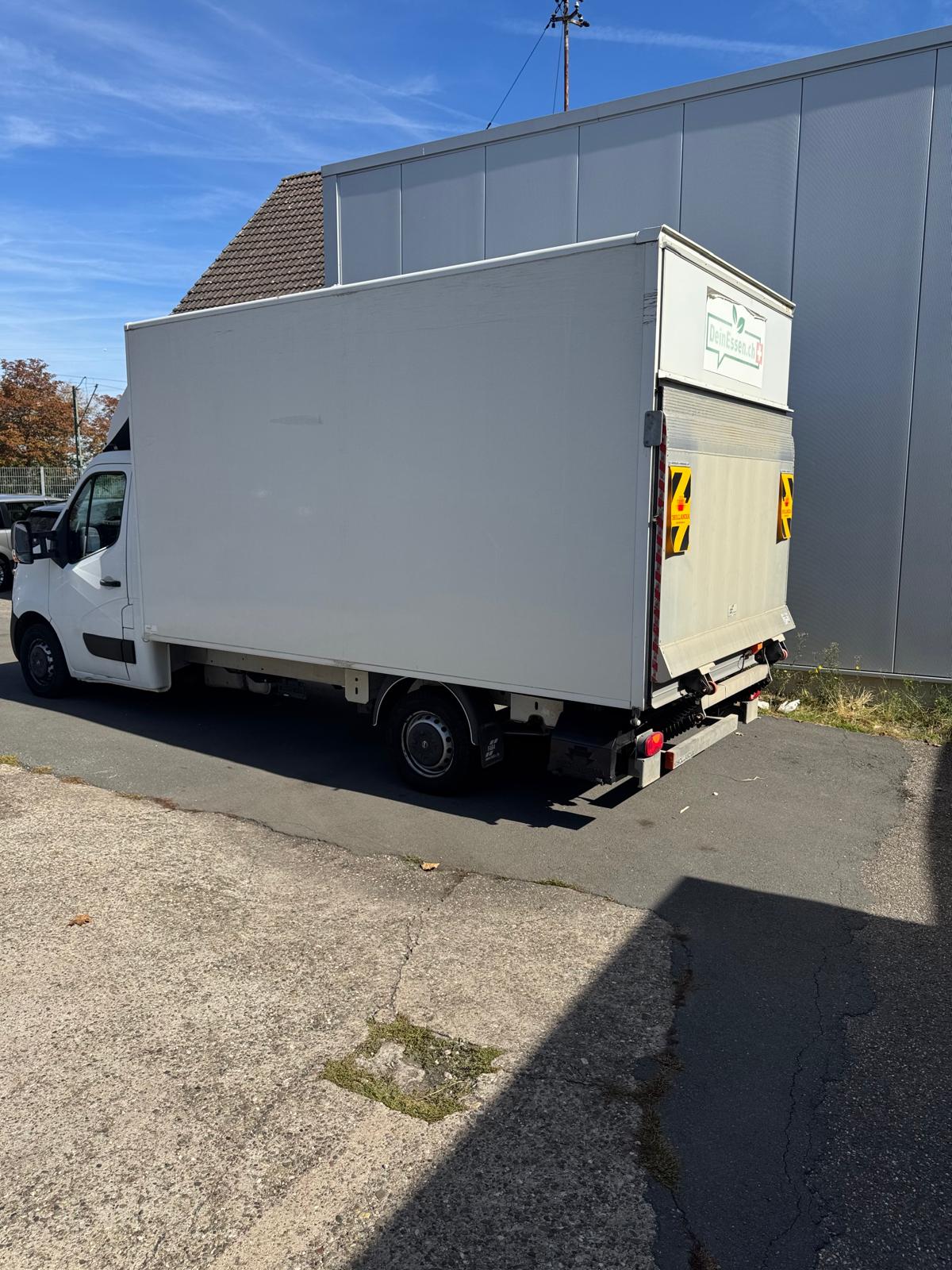 Umzugstransporter mit Hebebühne mieten in Frankfurt | Nissan NV400 Koffer, 4,30 m Ladefläche | ab 129 € pro Tag – 2