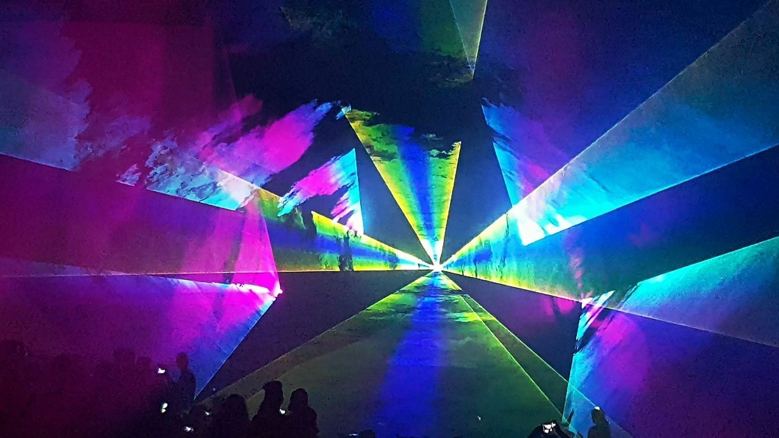 Lasershow mieten – musiksynchron & individuell für Hochzeit, Firmen-Event, Jubiläum & Stadtfest – 4