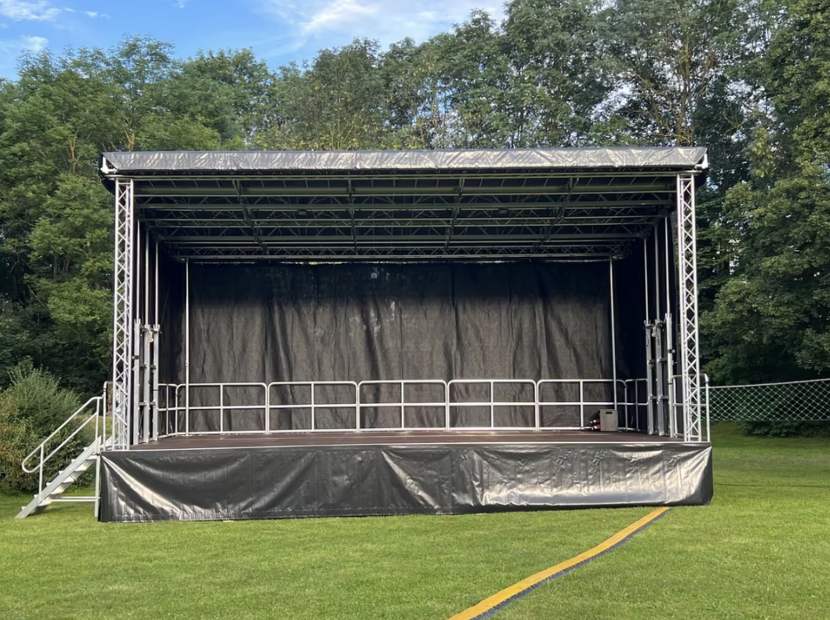 Stagemobil XXL mobile Bühne Trailerbühne Stage 10x6m mieten