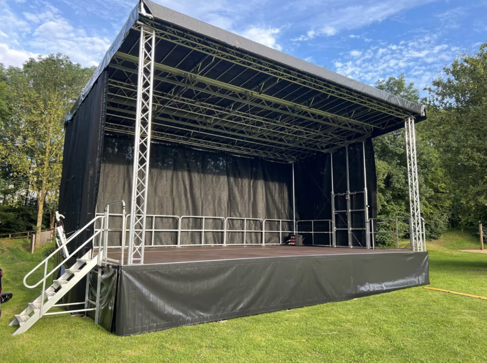 Stagemobil XXL mobile Bühne Trailerbühne Stage 10x6m mieten – 2