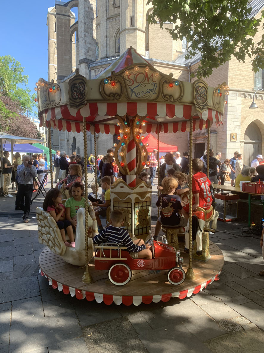NOSTALGIE KARUSSELL MIT 12-14 SITZPLÄTZEN – 2
