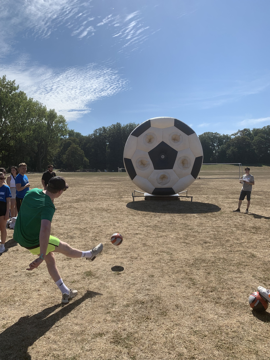 DREHENDER FUSSBALL / SPINNING BALL / FUSSBALLRAD – 2