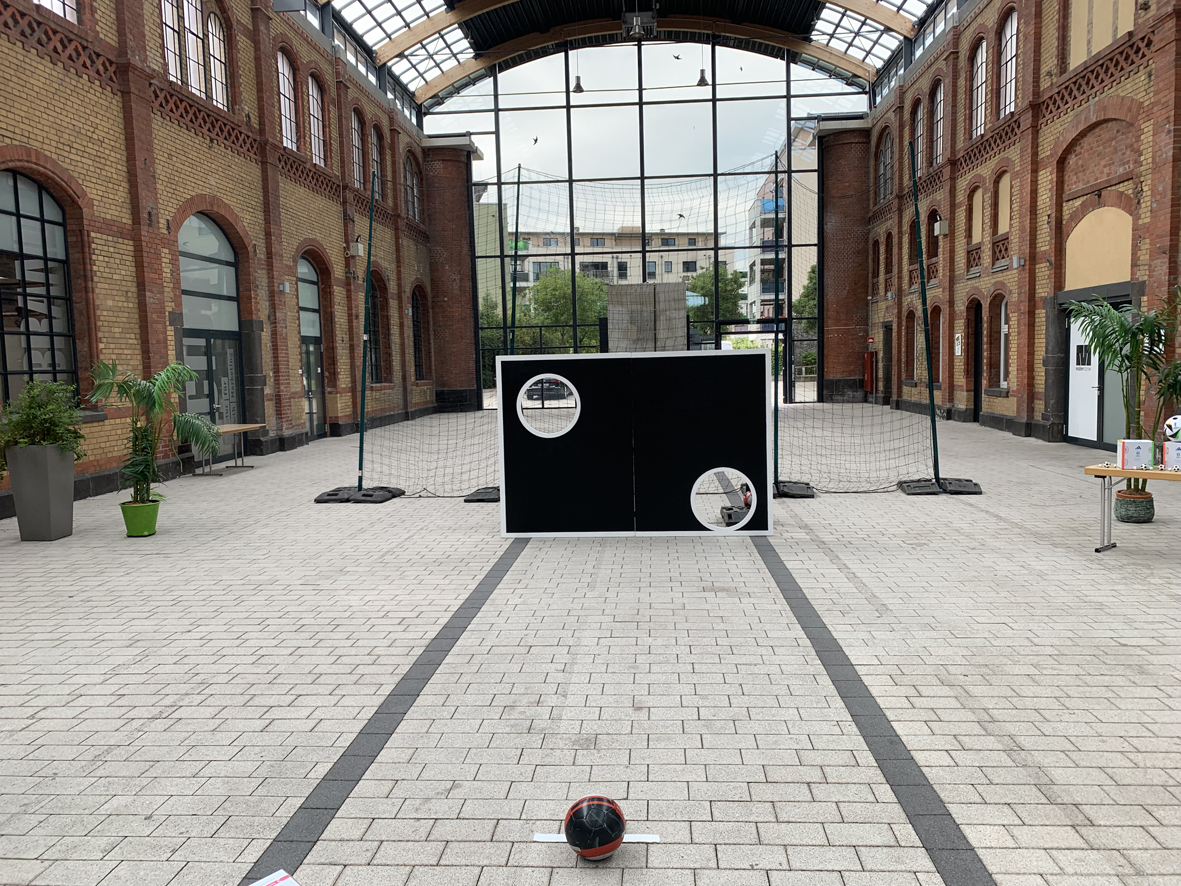 TORWAND / FUSSBALLTORWAND - OPTIONAL MIT FANGNETZ ODER IM TRAVERSEN-KÄFIG – 2