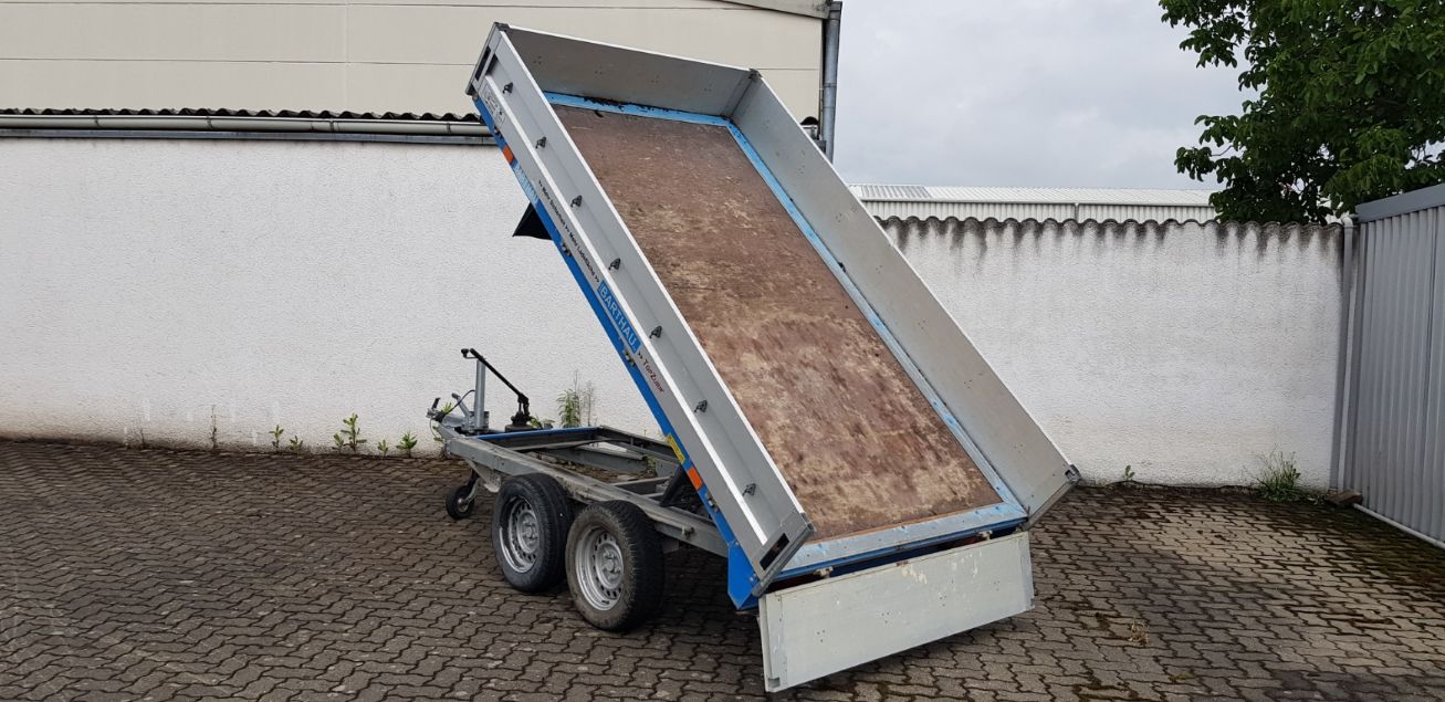 Anhänger mit Kippfunktion Rückwärts