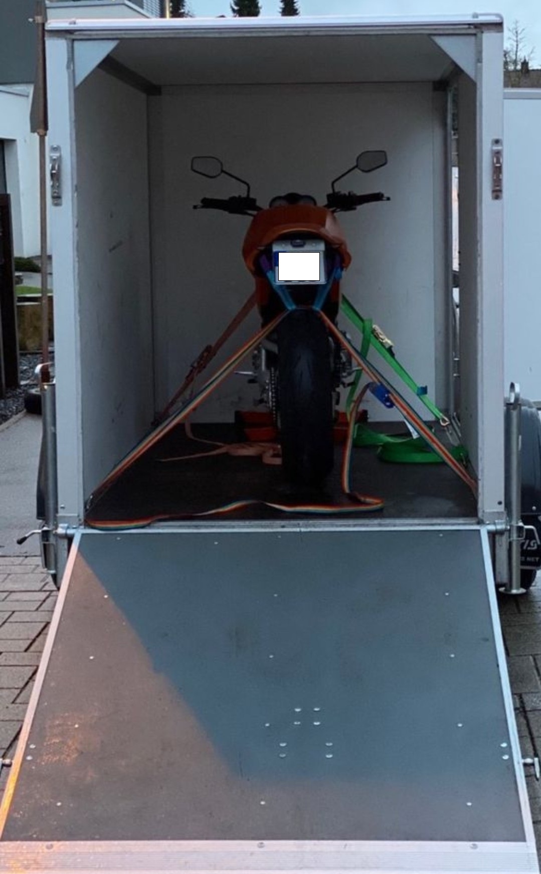 Kofferanhänger mit Rampe – 3