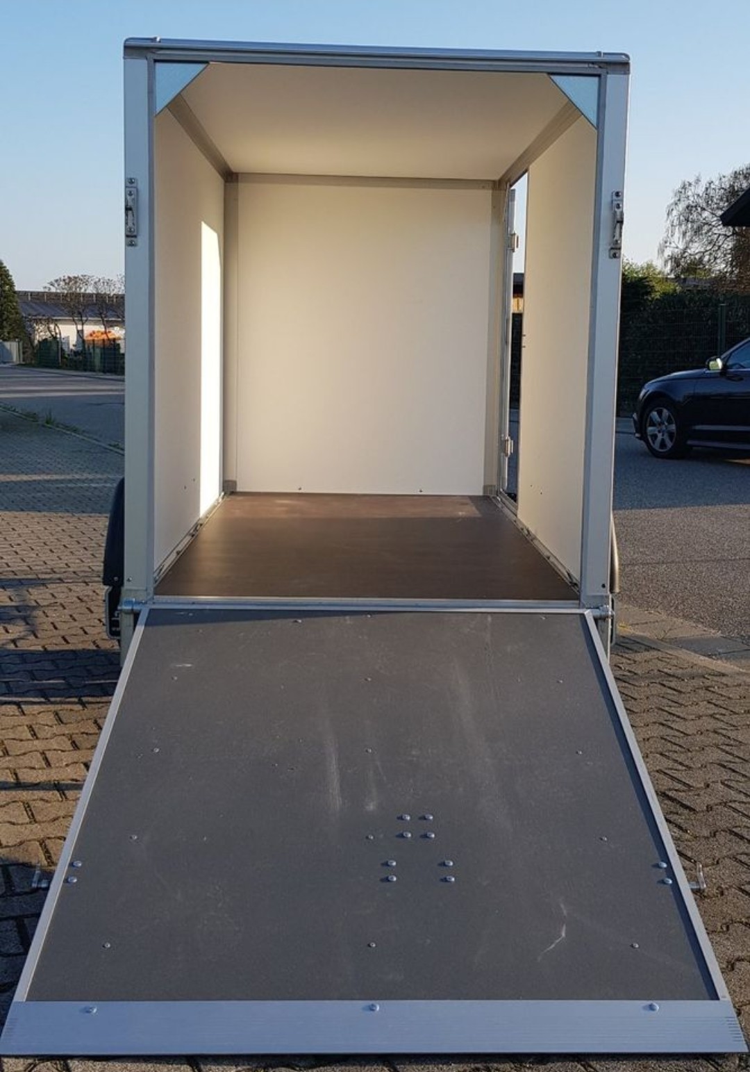 Kofferanhänger mit Rampe – 2