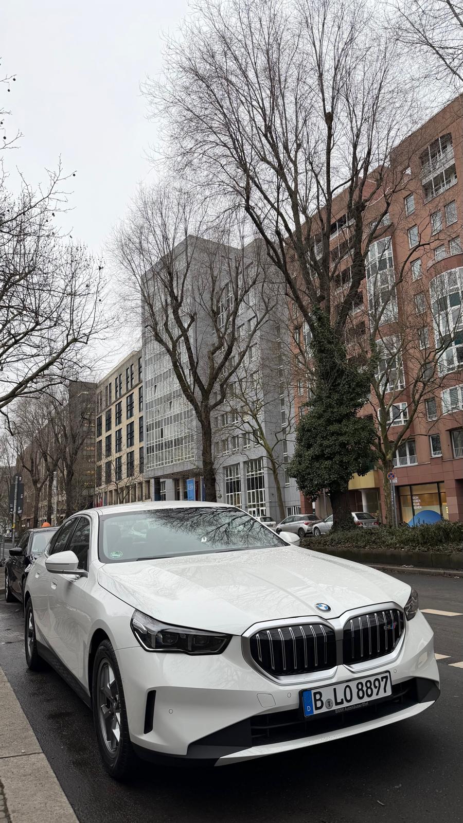 BMW 520 / BMW 5er Berlin ab 80 €/Tag – Tages-, Wochen- & Monatsmiete – 3