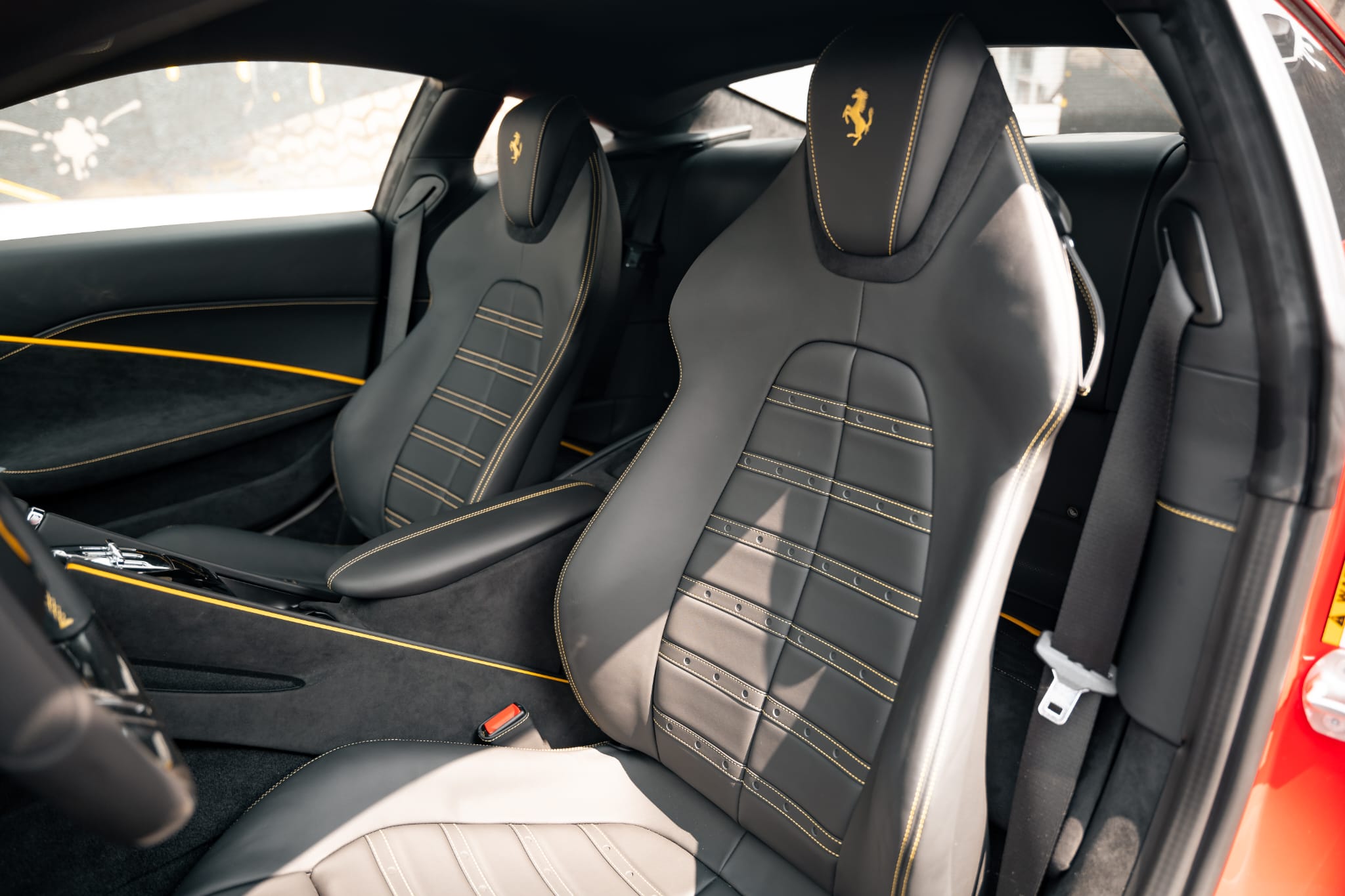 Ferrari Roma - Auch als Gutschein - von Ihrem Sportwagen Experten ECC-RENT.com mieten – 5