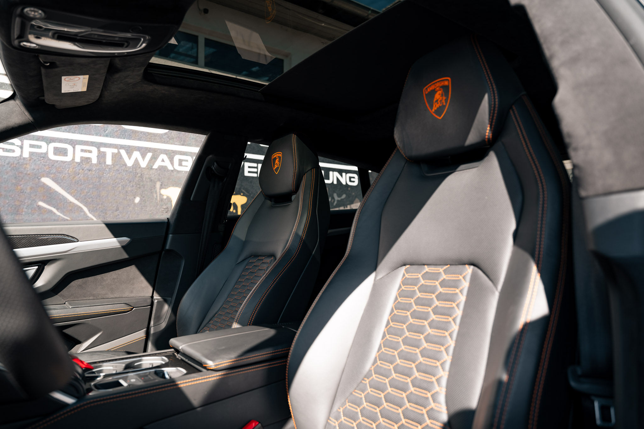 Miete diesen Lamborghini Urus , bereits ab 699 € – Thumbnail 6